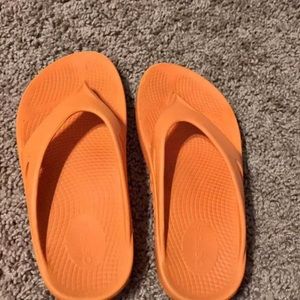 OOFOS oohlala sandals thong flip flop